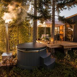 Hunters Cabin Panoramic Windows Hot Tub Projector Alpaca and Deer Park, hotel a Līči
