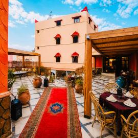Hotel la renaissance tata – hotel w mieście Tatta