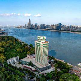 Holiday Inn Wuhan Riverside by IHG、武漢市のホテル
