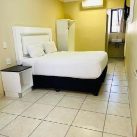 Palace Lodge Pinetown, отель в городе Пайнтаун