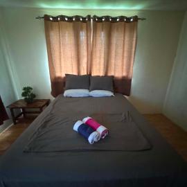 Ezzy Air B&B, hotel en Salelologa
