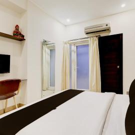 Townhouse Hotel Sec- 54 Golf Course Road, хотел в Гургаон