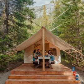 Sundance By Basecamp، فندق في كاناناسكيس فيليج