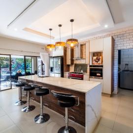 Cosmo Guest House, hotel in Victoria Falls