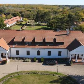 Sarlóspuszta Club Hotel