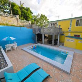 Barefoot Apartments, hotel in Roseau