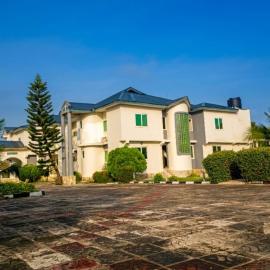 Lloyds Beach Resort & Spa, hôtel à Nyanyanu