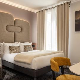 Hotel London, hotel Párizsban