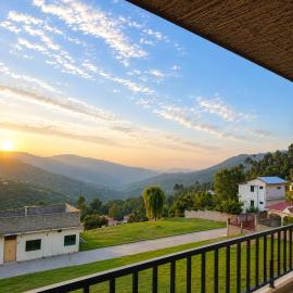 Spacious 3BR 5 Min to Chairlift Mountain Views, hotel u gradu 'Patriata'