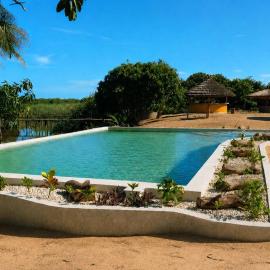 JAC Tropical Lodge - Bar, Restaurant, Piscine, Massages, Plage, Nature, Excursions - Ressourcement et paix dans un paradis naturel et de confort les pieds dans l'eau - Respirez, vous êtes chez JAC - Navettes privées Banjul Aéroport, hotel en Diana
