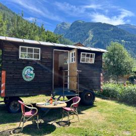 Schlosswirts Wohnmobilstellplatz, Schäferwagen und Bauwagen Großglockner Hochalpenstrasse, хотел в Döllach