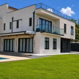 Villa Rosewood Luxury 4BR Villa Private Pool, ξενοδοχείο σε Beaulieu