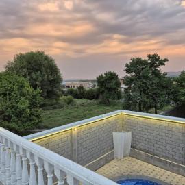 Villa by HomeLand, hotel in Choedzjand