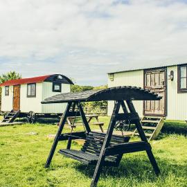 Stone Circle Glamping، فندق في Durrington