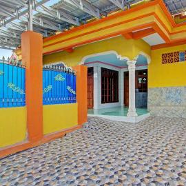 Hotel O Chikam House Syariah, хотел в Кедири