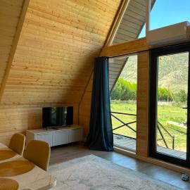 KHAN A-frame, hotell i Saty