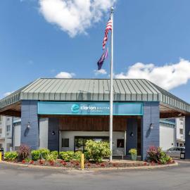 Clarion Pointe Louisville East