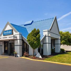 Travelodge by Wyndham Milwaukee