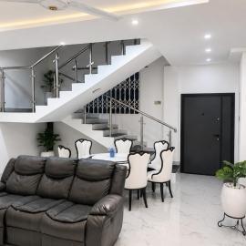 Kingdom homes, хотел в Amanfro