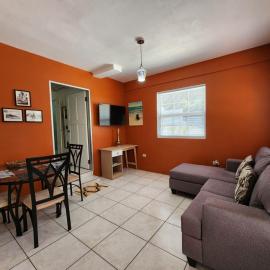 Coral Apt Tropical Apartments Tobago, hotel din Scarborough