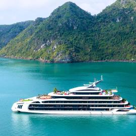 Celina of The Sea Cruise, hotel in Ha Long