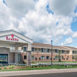 Ramada by Wyndham Minneapolis Golden Valley, hotel en Minneápolis