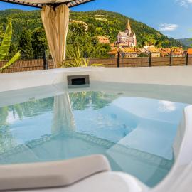 Dreamliner Murau Bungalow mit Whirlpool und Garten, hotel v mestu Murau