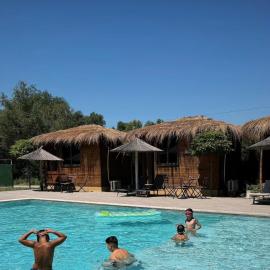 Windmill Shkodra Gesthouse Camping & Grill، فندق في شكودر