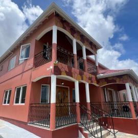 Private Executive Master Suite - Parham, Antigua, hotel em Vernons