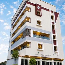 SLS Homestay - Luxury AC Service Apartments 1BHK, 2BHK, 3BHK - Direct Flyover to Alipiri Tirumala Gate - Walk to PS4 Pure Veg Restaurants, Supermarkets - Near to National Highway & Padmavathi Amma Temple - Modular Kitchen, Living room -Free Superfast Wifi, hôtel à Tirupati