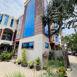 KAMWE KAMWE HOTEL&Spa, hotel in Kasese