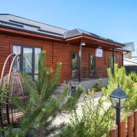 Bermet guest house, hotel in Karakol