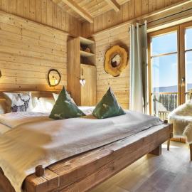 Bio-Ferienhof Höfler- 400 Jahre alter 4-Seithof, direkt neben dem Rannasee, hotel i Untergriesbach