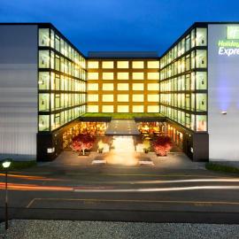 Holiday Inn Express Zürich Airport by IHG, хотел в Рюмланг