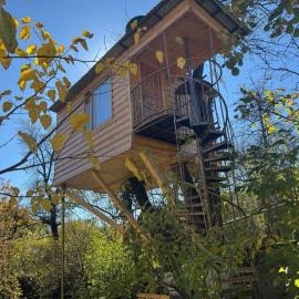 Tree House & Camping Goris, hotel v destinaci Goris