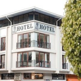 Hotel Brio Centro, מלון בבאניוס