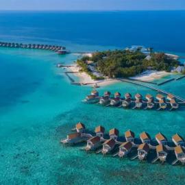 Centara Ras Fushi Resort & Spa Maldives - Stay 4 nights or more and enjoy 40 percent off Speedboat transfers, valid for stays from 6 Apr to 30 Sep 2026, hótel í North Male Atoll