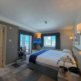 Cobo Bay Hotel