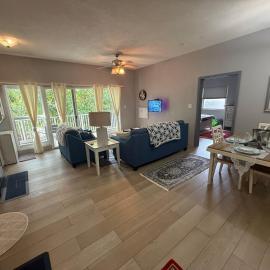 One Bedroom Luxurious Beach Front Villa Pool-Gym-AC Sleeps 5!, hotel en Pattersons