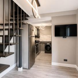 Exclusive Luxe Tiny House in Copou & Private Garden, hotel a Iaşi
