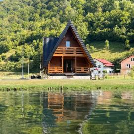 Bungalow Jajce 1 Cottage, hotel u gradu 'Jezero'