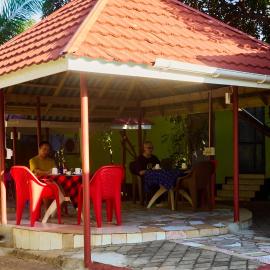 L&J Modern Backpackers Kinondoni, hotel di Dar es Salaam