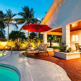 4BR with Private Pool & Walk to Beach & Bahamar, ξενοδοχείο στο Νασσάου