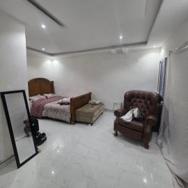 1 bed rd 1bath and a private compound, hotel em Freetown