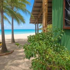Beach-Front Bungalow، فندق في El Gigante