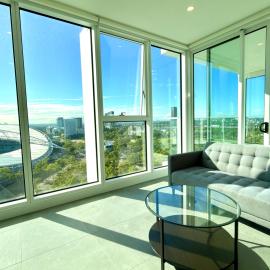 Olympic Park Gem 2 bedroom condo -Pool Gym Parking 17, отель в Сиднее