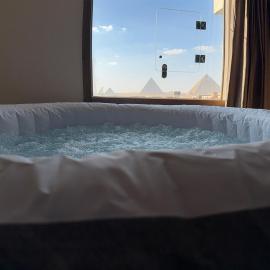 Aura Grand pyramids view inn, hotel i Giza