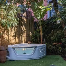 Cozy Tiny House in Sintra Historic Center Jauczzi and Barbecue, hotel in Sintra