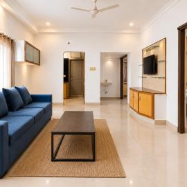 New Spacious 2BHK apartments in Tirupati Near Railway Station with fully equipped kitchen, AC bedrooms, Washing Machine, 24 hours water, caretaker service, and ample space for car parking & ideal for families and pilgrims, Hotel in Tirupati