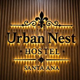 Urban Nest Hostel, hotell i Santa Ana